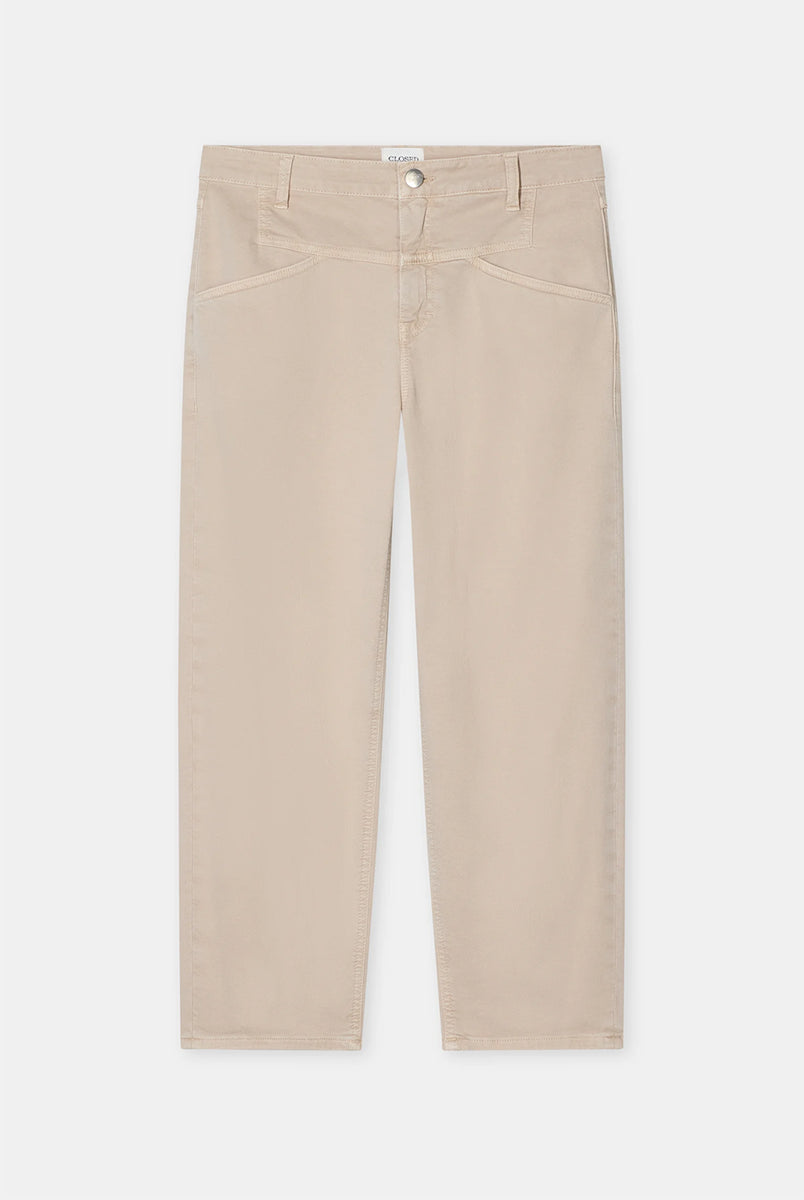 Luźne jeansy o lekko spranym wyglądzie Stover-X CLOSED Clay Beige ze średnim stanem, skróconą nogawką i charakterystycznym dla marki wzorem kieszeni X-pocket. Wykonane z miękkiej bawełny organicznej z dodatkiem streczu, co zapewnia wyjątkowy komfort. Wyprodukowano we Włoszech.
-Zamów w swoim standardowym rozmiarze