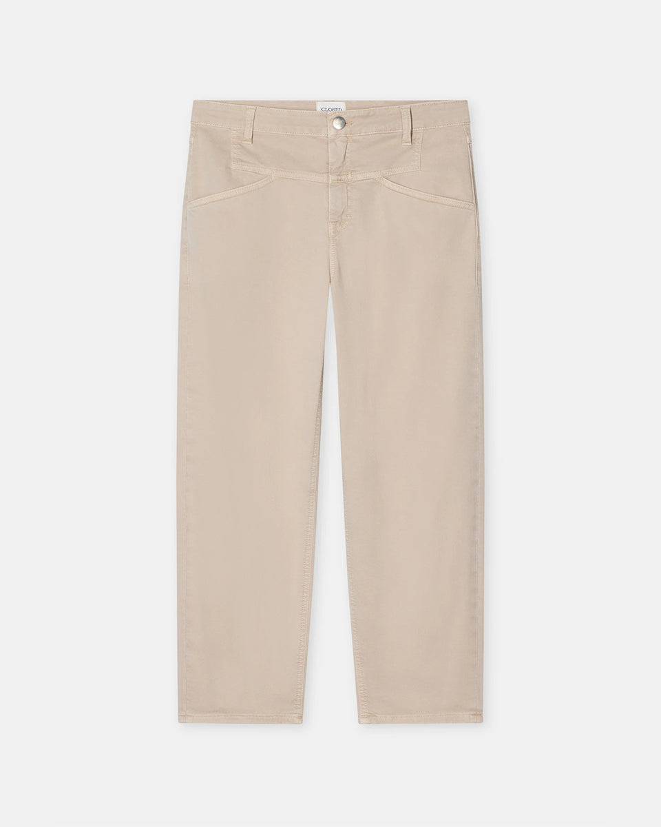 Luźne jeansy o lekko spranym wyglądzie Stover-X CLOSED Clay Beige ze średnim stanem, skróconą nogawką i charakterystycznym dla marki wzorem kieszeni X-pocket. Wykonane z miękkiej bawełny organicznej z dodatkiem streczu, co zapewnia wyjątkowy komfort. Wyprodukowano we Włoszech.
-Zamów w swoim standardowym rozmiarze