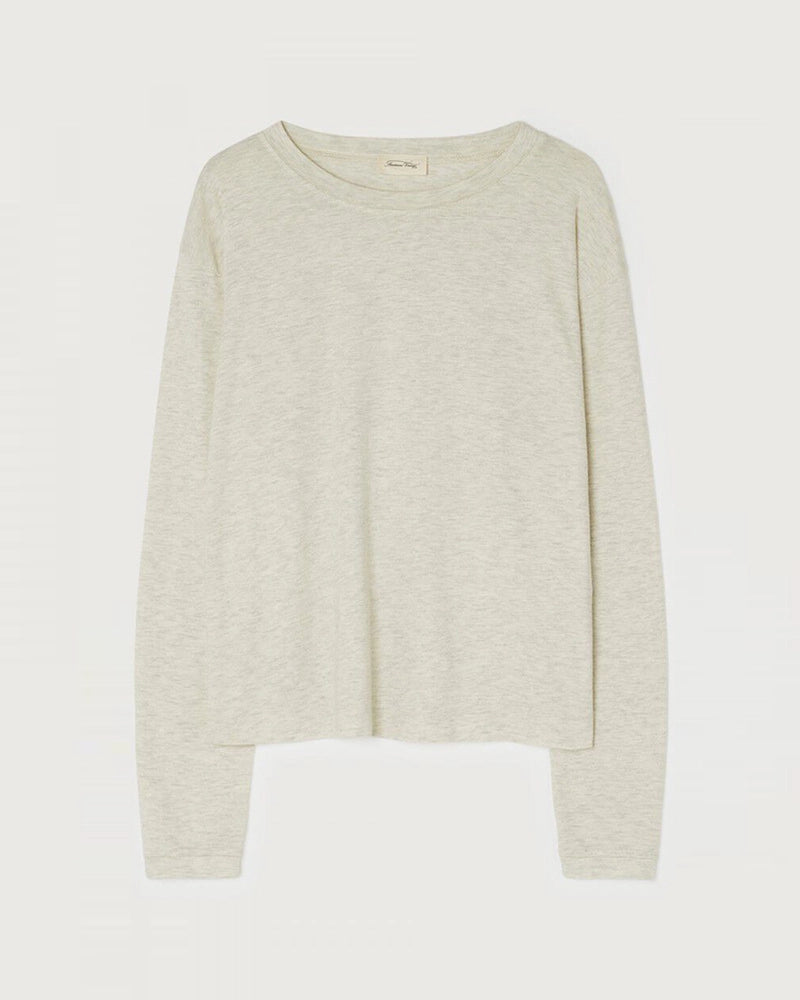 Luźny, jasnoszary longsleeve YPAWOOD American Vintage o pudełkowym kroju. Posiada okrągły dekolt i długie zwężane przy nadgarstkach rękawy.