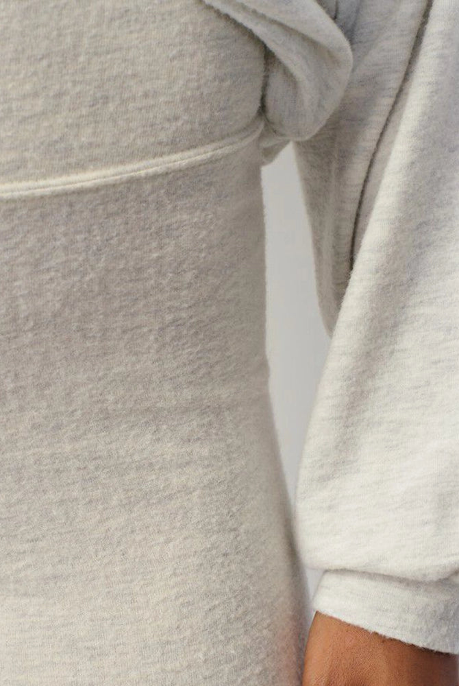 Klasyczne, bardzo wygodne i uniwersalne legginsy YPAWOOD American Vintage. Wykonane z bardzo miłej w dotyku, elastycznej tkaniny z bawełną. Legginsy mają wysoki stan.