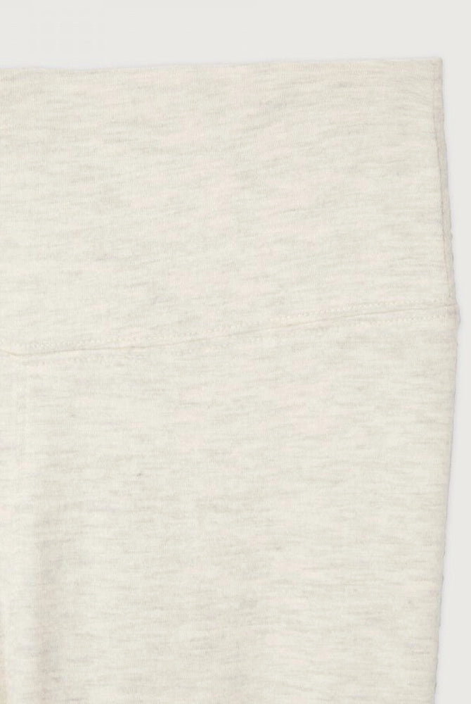 Klasyczne, bardzo wygodne i uniwersalne legginsy YPAWOOD American Vintage. Wykonane z bardzo miłej w dotyku, elastycznej tkaniny z bawełną. Legginsy mają wysoki stan.