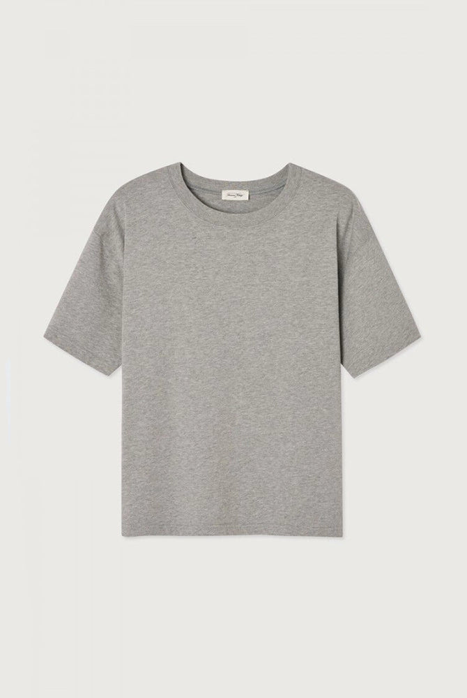 Luźny, prosty t-shirt z krótkim rękawem i okrągłym dekoltem. Wykonany z grubej bawełny. -Zamów t-shirt w swoim normalnym rozmiarze