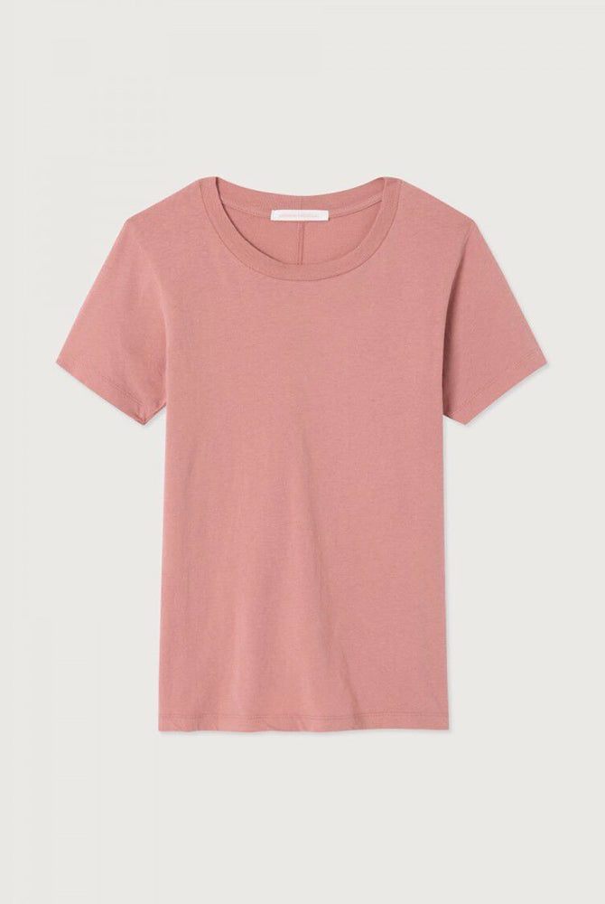 Klasyczny model American Vintage - t-shirt GAMIPY z krótkim rękawem. Posiada okrągły dekolt i delikatnie przylegający fason. Z tyłu bluzka ma gruby szew idący wzdłuż pleców.