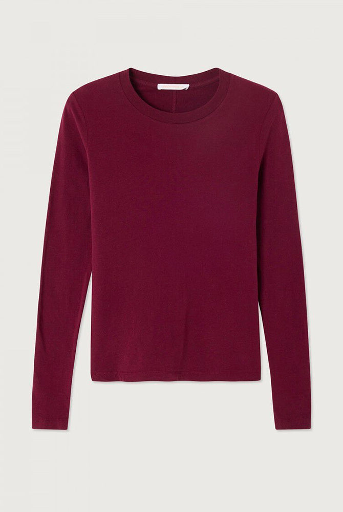 Cienki, bawełniany longsleeve GAMIPY American Vintage o prostym kroju i przylegającym fasonie. Na plecach posiada gruby szew. Wykonany z miękkiej, przyjemnej dla skóry bawełny.