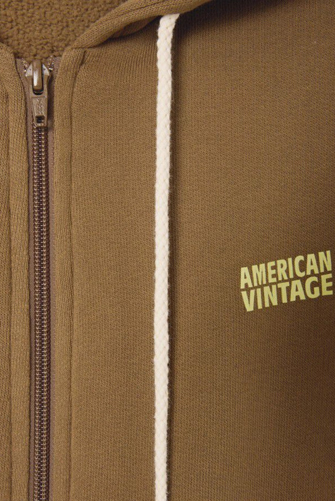 Oversizowa bluza dresowa z kapturem IZUBIRD American Vintage. Zapinana na zamek błyskawiczny. Nad lewą piersią posiada neonowe, niewielkie logo marki. Wykończona ściągaczami.