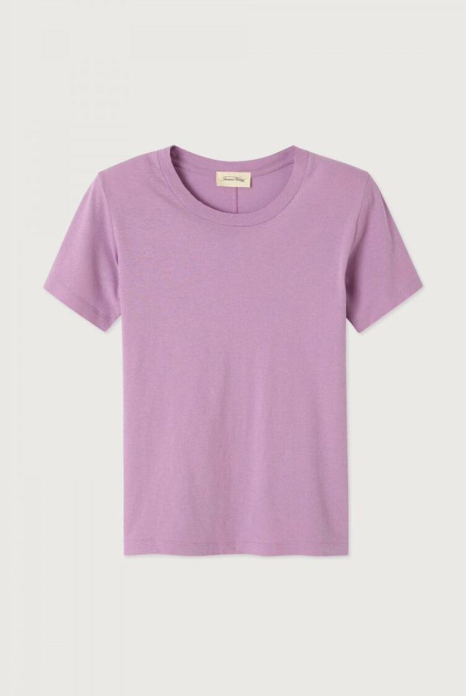 Klasyczny model American Vintage - t-shirt GAMIPY z krótkim rękawem. Posiada okrągły dekolt i delikatnie przylegający fason. Z tyłu bluzka ma gruby szew idący wzdłuż pleców.