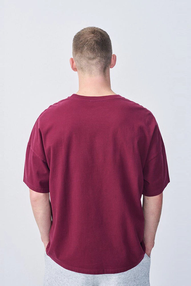 Oversizowy T-shirt unisex FIZVALLEY z krótkim rękawem. Posiada okrągły dekolt i krótki rękaw. Wykonany z grubej bawełny.
