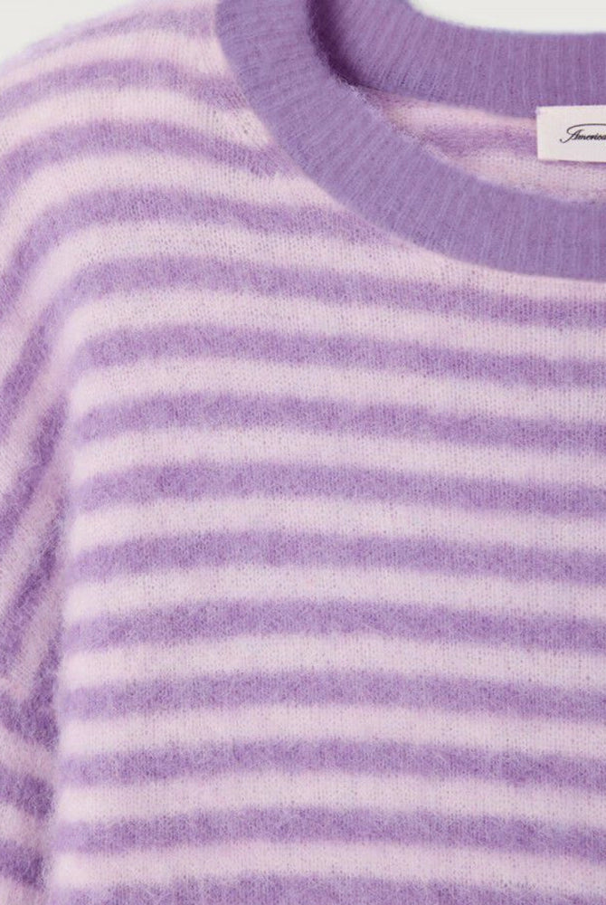 Lekki, miękki sweter w paski Nenybay marki American Vintage z długimi, reglanowymi rękawami wykończonymi ściągaczami i okrągłym dekoltem. Sweter ma luźny krój. Wykonany z dzianiny z alpaką. -Luźny krój -Dzianina z alpaką -Zamów sweter w swoim standardowym rozmiarze