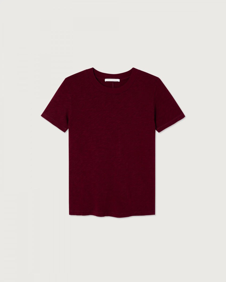 Klasyczny, bawełniany t-shirt SONOMA American Vintage z krótkim rękawem i okrągłym dekoltem. Koszulka ma prosty krój i przylegający fason. Na plecach posiada gruby szew. Wykonany z miękkiej i grubej bawełny. To idealna podstawa każdej codziennej stylizacji.