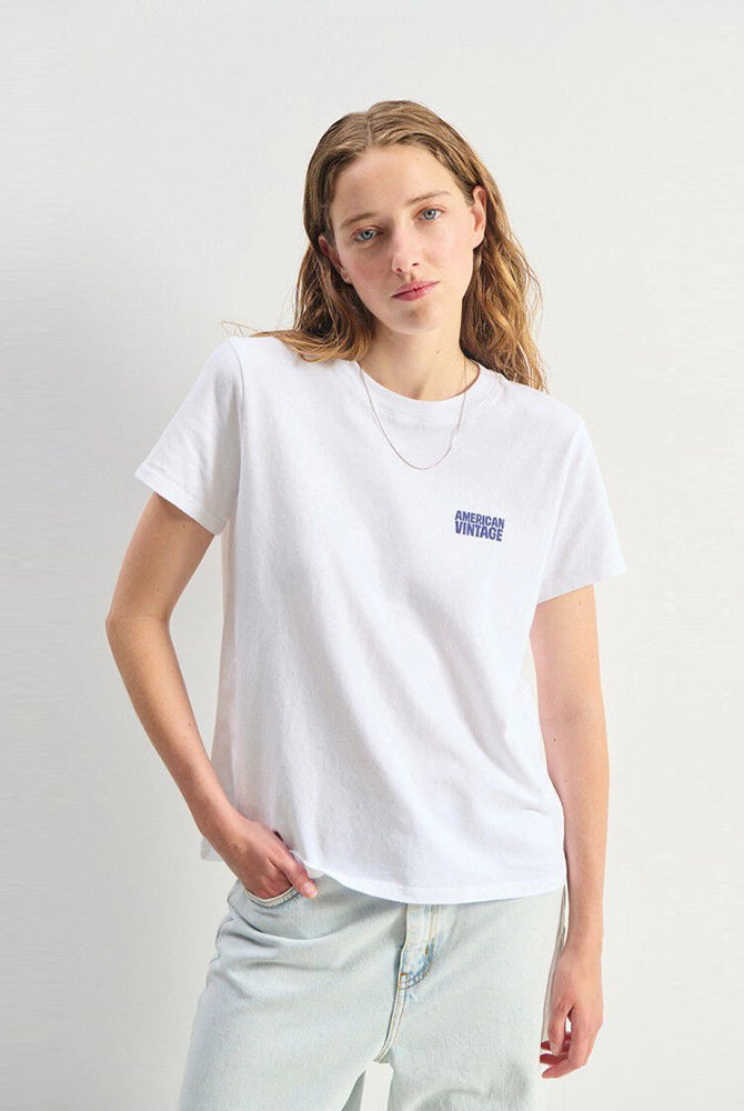Bawełniany, luźny t-shirt YKOBOW o prostym kroju i z okrągłym dekoltem. Z przodu posiada niewielkie, kontrastowe logo marki. Wykonany z bardzo miękkiej bawełny.