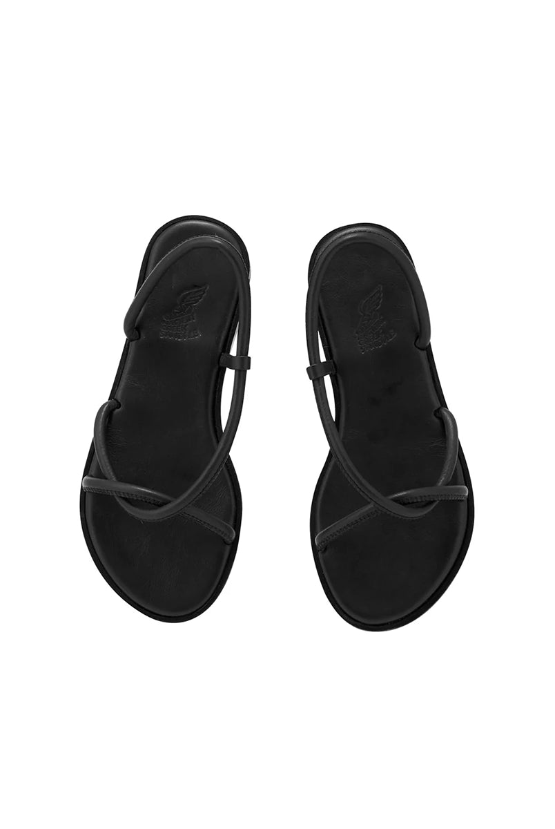 Minimalistyczne, czarne, skórzane sandały Bomba Ancient Greek Sandals na podeszwie i z cienkimi, splecionymi ze sobą paskami.