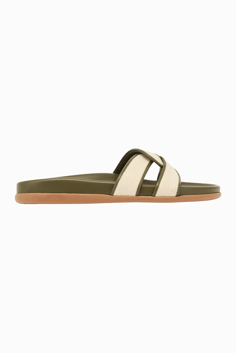 Płaskie, skórzane klapki w kolorze khaki Desmos Ancient Greek Sandals z szerokimi, plecionymi paskami obszytymi bawełnianą, płócienną tkaniną. Wewnętrzna podeszwa klapek jest profilowana.