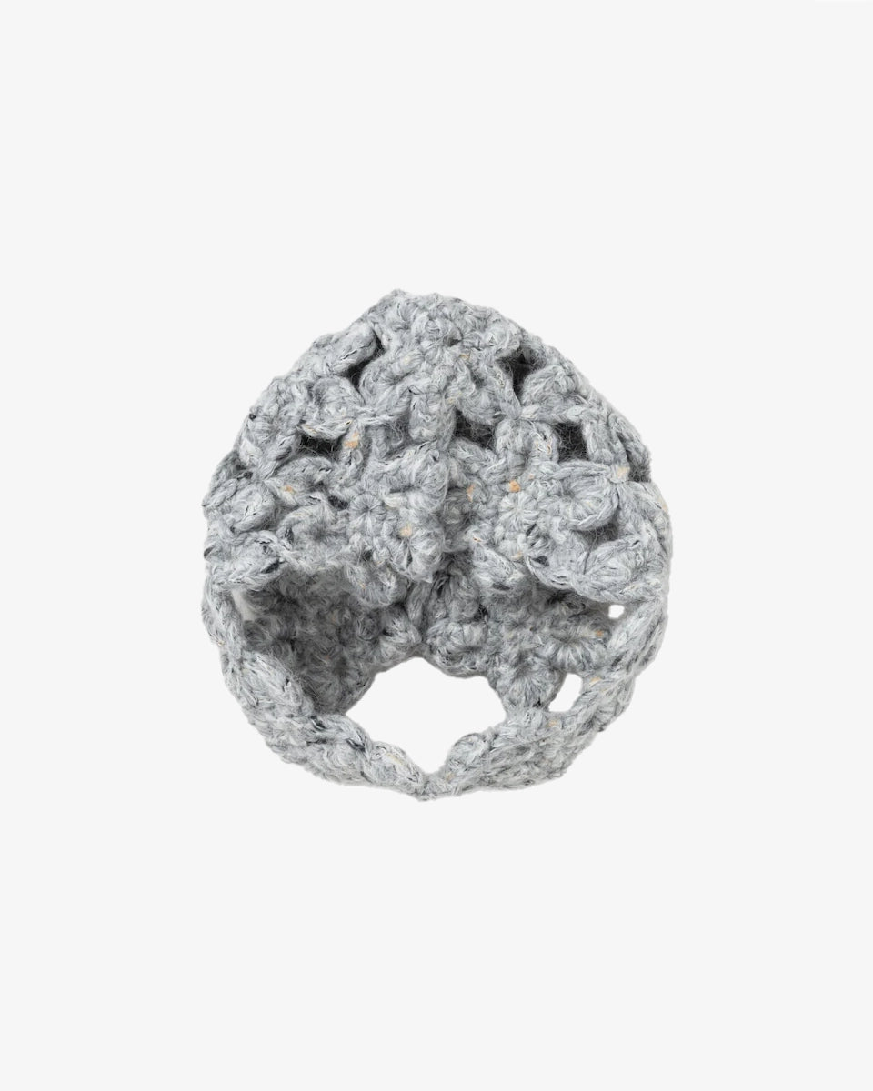 Gruba, dziergana, ażurowa bonetka Alpaca Crochet Bonnet GANNI wykonana z bardzo miękkiej dzianiny z wełną i alpaką.