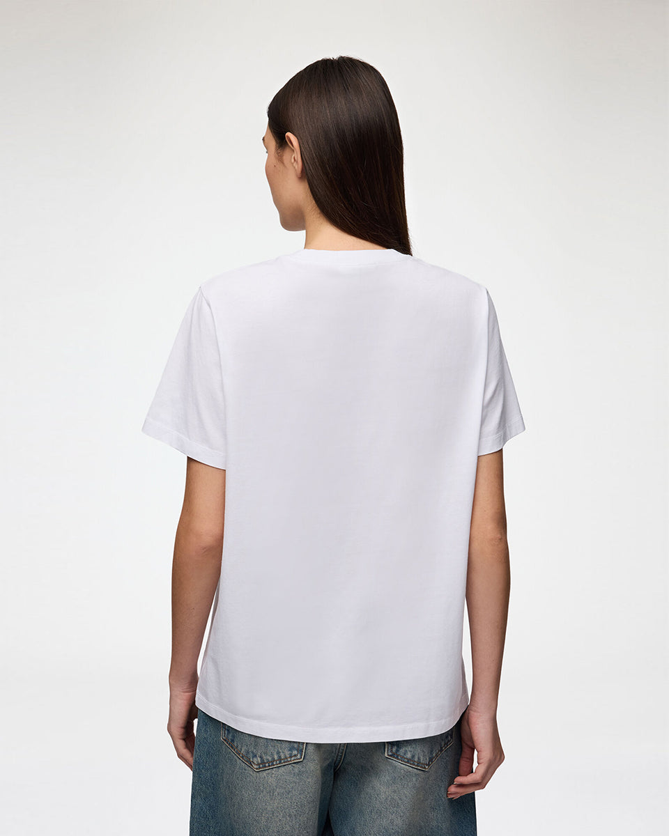 Luźny, bawełniany, biały t-shirt BASIC COTTON JERSEY Strawberry GANNI z okrągłym dekoltem i krótkim, szerokim rękawem. Z przodu posiada grafikę z truskawkami oraz logo GANNI. Wykonany z miękkiej bawełny organicznej. Idealny z jeansami lub spódnicą.
-Luźny fason
-Miękka bawełna organiczna
-Zamów t-shirt w swoim standardowym rozmiarze. Jeśli chcesz, żeby był bardziej oversizowy - zamów go w większym rozmiarze.