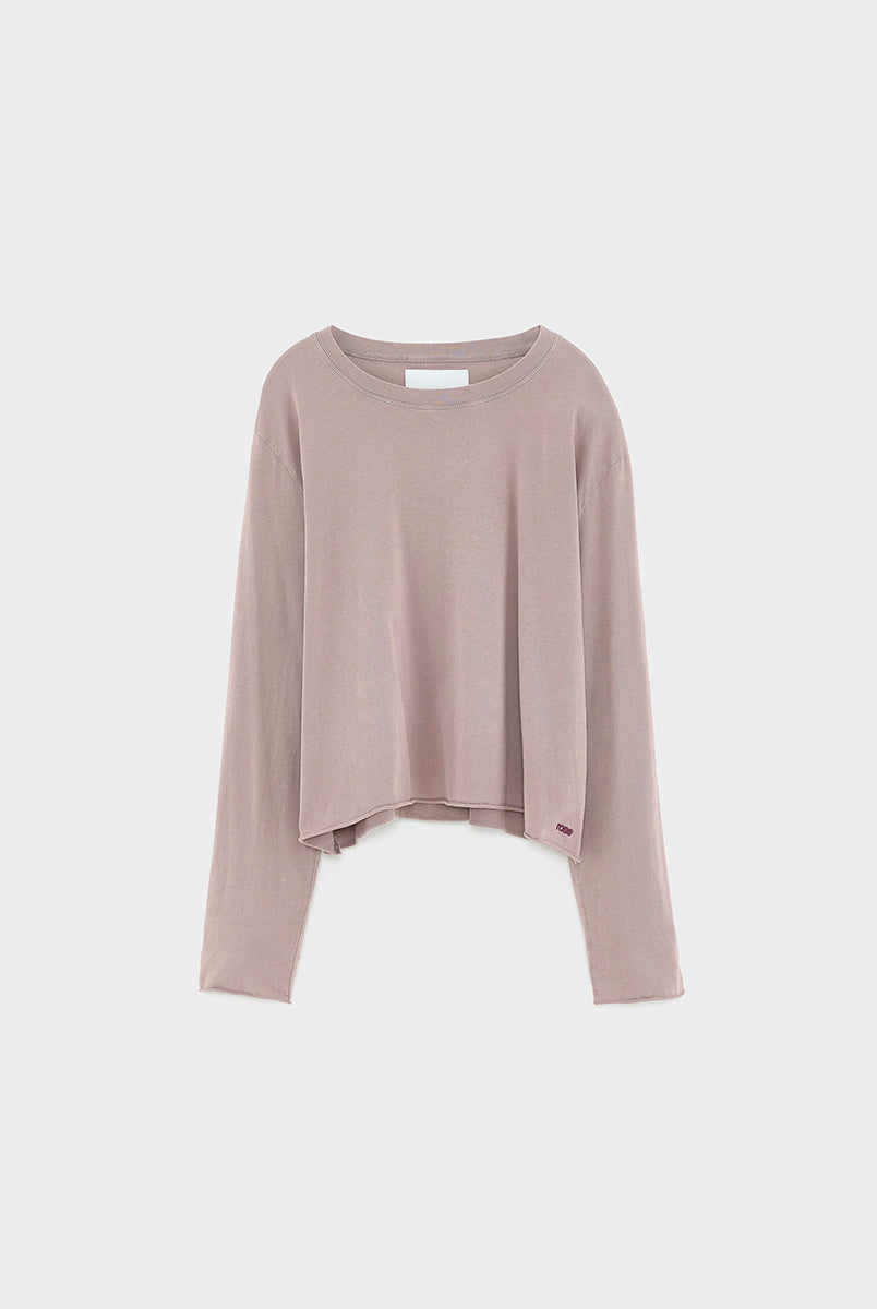Luźny, bawełniany longsleeve Fercy Bellerose o pudełkowym fasonie. Posiada okrągły dekolt i luźne, długie rękawy. U dołu i na końcu rękawów wykończony surowym, wywijającym się cięciem.