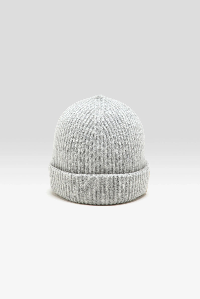 Wełniana, klasyczna, wywijana czapka beanie Gateet Bellerose z prążkowaną fakturą. Posiada naszywkę z logo marki.