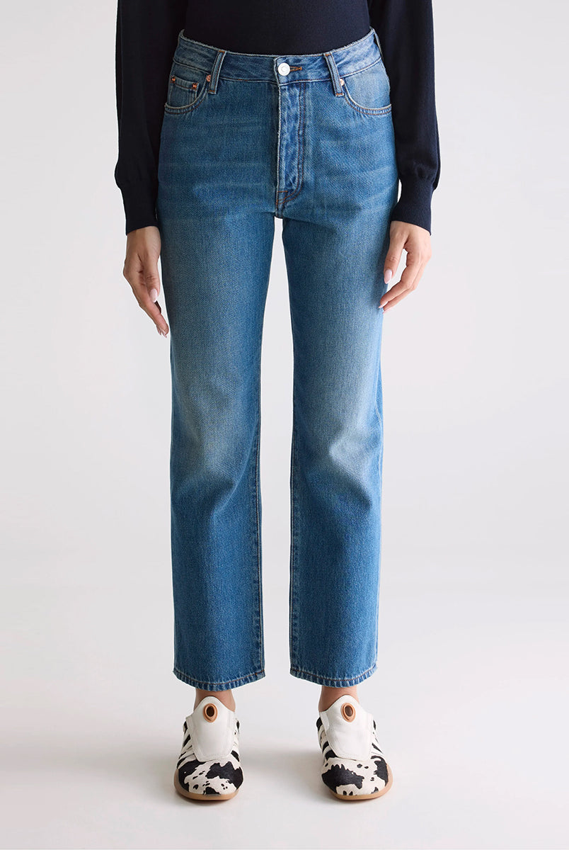 Luźne, niebieskie jeasny 34/Popeye Bellerose z przetarciami ze średnim stanem i prostą, lekko skróconą nogawką. Wykonane ze sztywnego denimu.