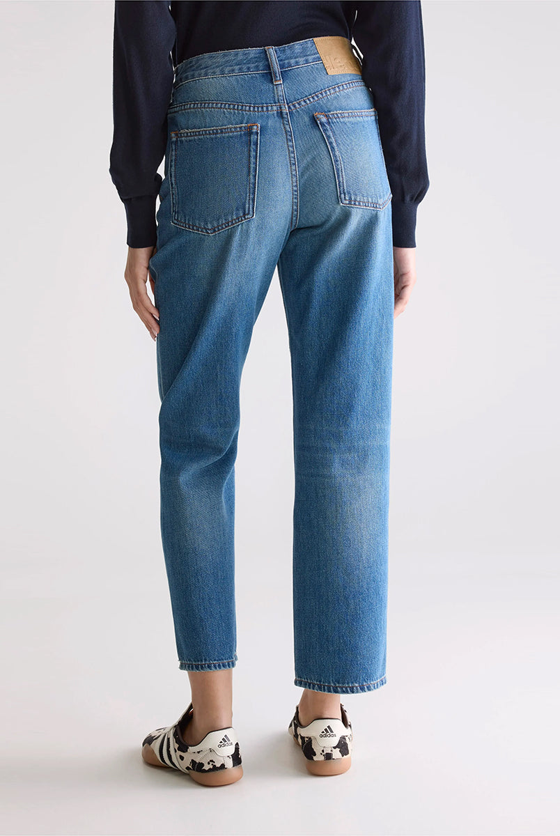 Luźne, niebieskie jeasny 34/Popeye Bellerose z przetarciami ze średnim stanem i prostą, lekko skróconą nogawką. Wykonane ze sztywnego denimu.