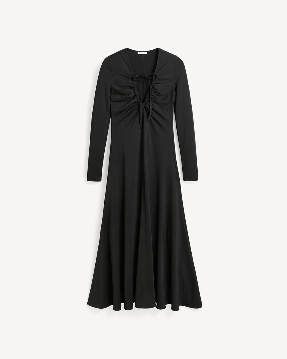 Elegancka, wieczorowa, czarna sukienka maxi Deija By Malene Birger z wąskimi, długimi rękawami i efektownym, wyciętym dekoltem z wiązaniem