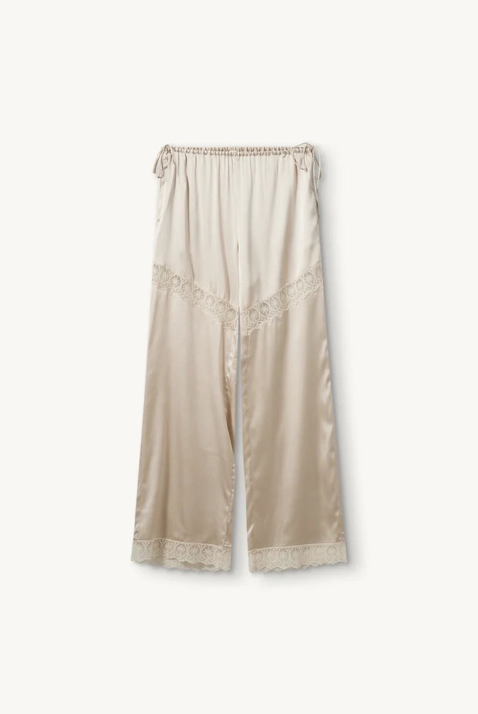 Lejące, jedwabne spodnie Cata Lace The Garment ze średnim stanem i prostą, luźną nogawką. Wiązane na bokach bioder. Wykończone zmysłową koronką.