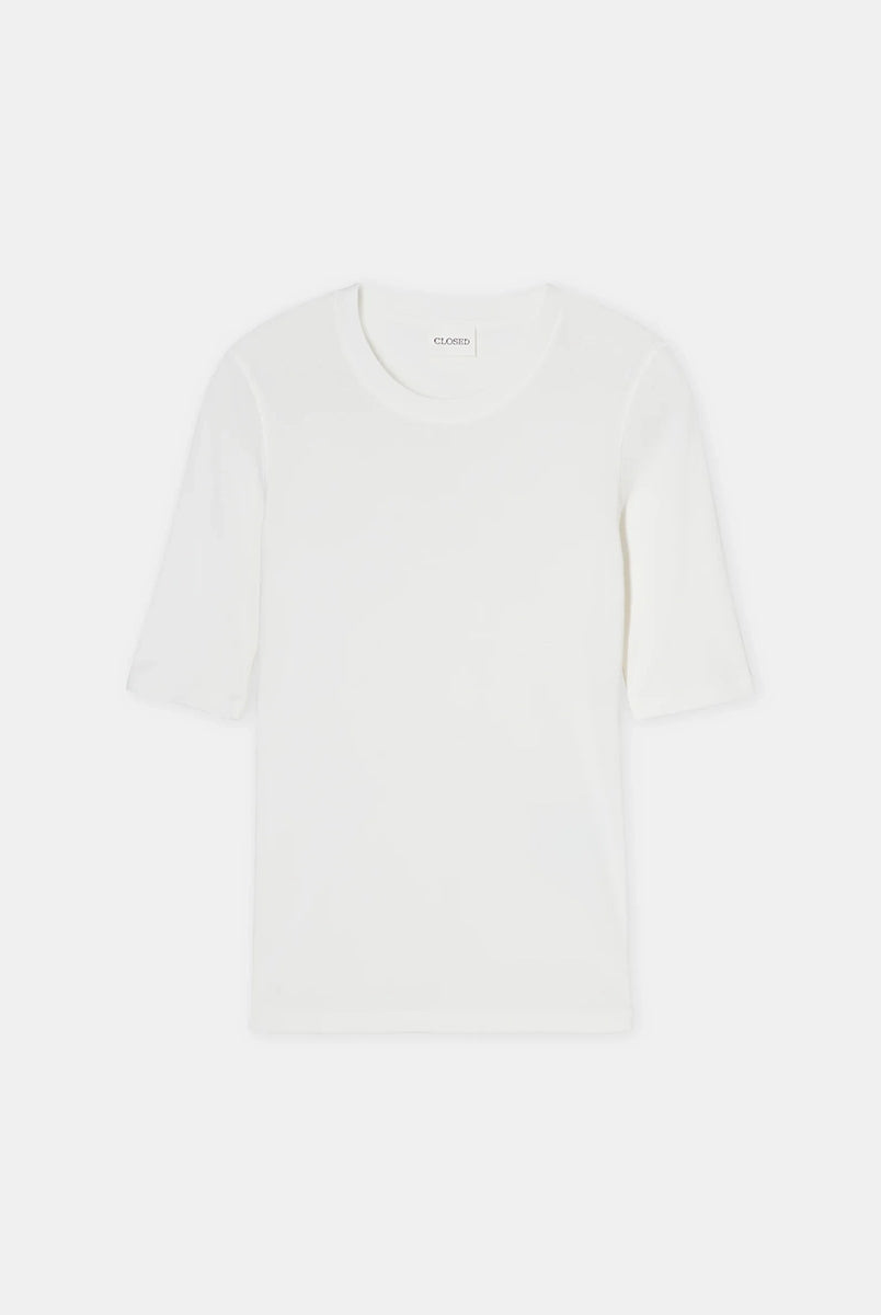 Przylegający t-shirt w kolorze złamanej bieli 95025 z krótkimi, wąskimi rękawami o długości do łokci i z okrągłym dekoltem.