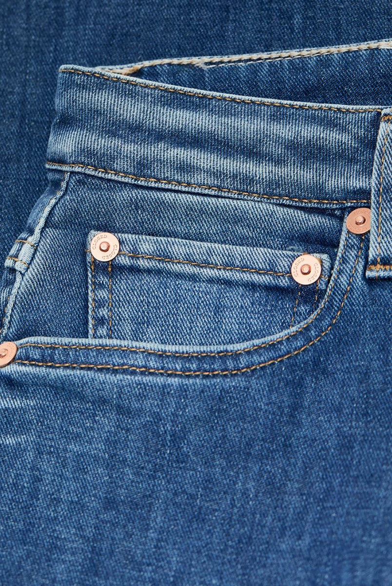 Granatowe jeansy Jaylen CLOSED z wysokim stanem o przylegającym fasonie. Posiadają wąską, rozszerzającą się u dołu nogawkę z rozcięciami przy kostkach