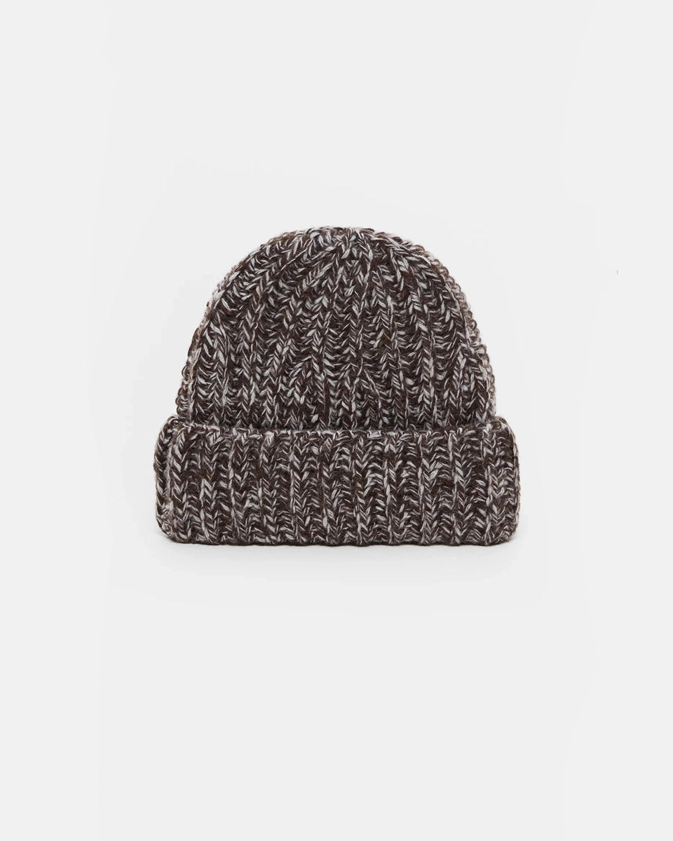 Brązowa, gruba, wywijana czapka beanie Knitted CLOSED z prążkowaną fakturą. Wykonana w 100% z wełny.