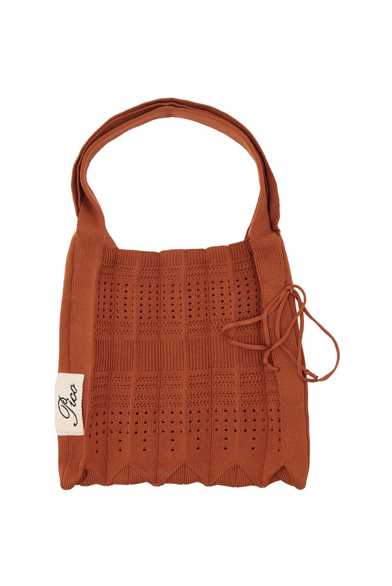 Mała, materiałowa torba Small Rosalia Pico Copenhagen w typie shopper wykonana z wytrzymałej, dzianinowej, plisowanej tkaniny z brokatową, błyszczącą nicią. Uroczy dodatek do codziennych stylizacji. Pomieści najważniejsze rzeczy i niewielkie zakupy. 