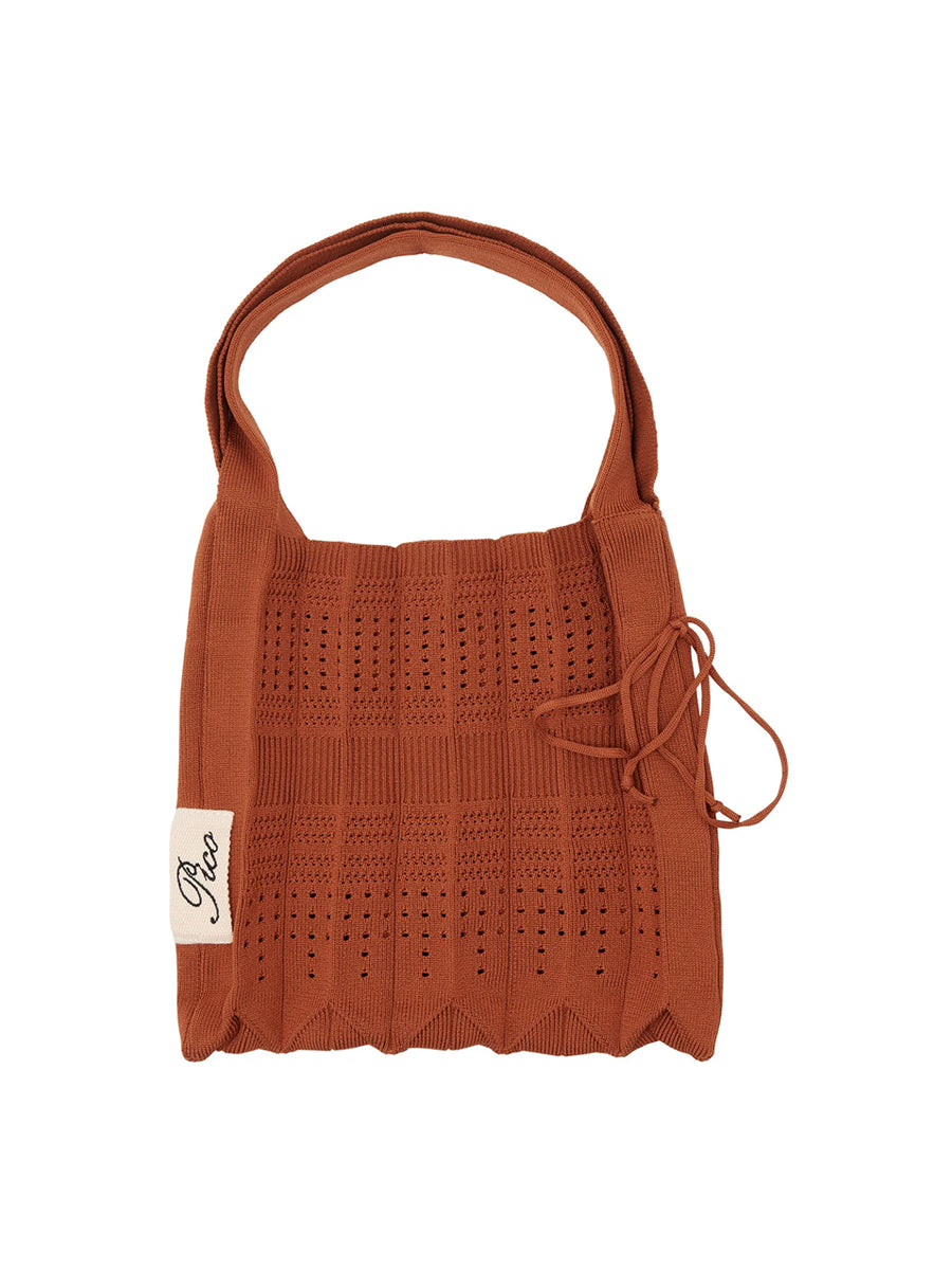 Mała, materiałowa torba Small Rosalia Pico Copenhagen w typie shopper wykonana z wytrzymałej, dzianinowej, plisowanej tkaniny z brokatową, błyszczącą nicią. Uroczy dodatek do codziennych stylizacji. Pomieści najważniejsze rzeczy i niewielkie zakupy. 