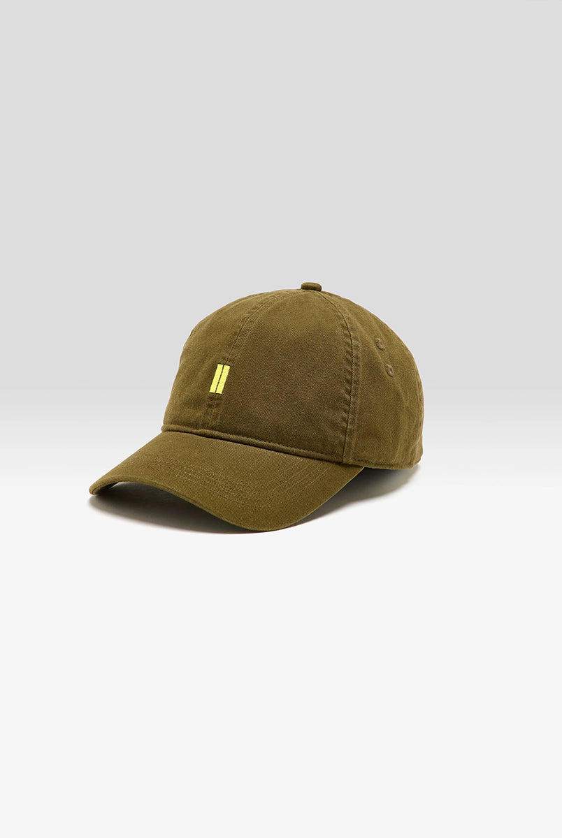 Klasyczna czapka z daszkiem Dacor Military marki BELLEROSE z logo. Regulowana za pomocą paska. Wykonana w 100% z bawełny.