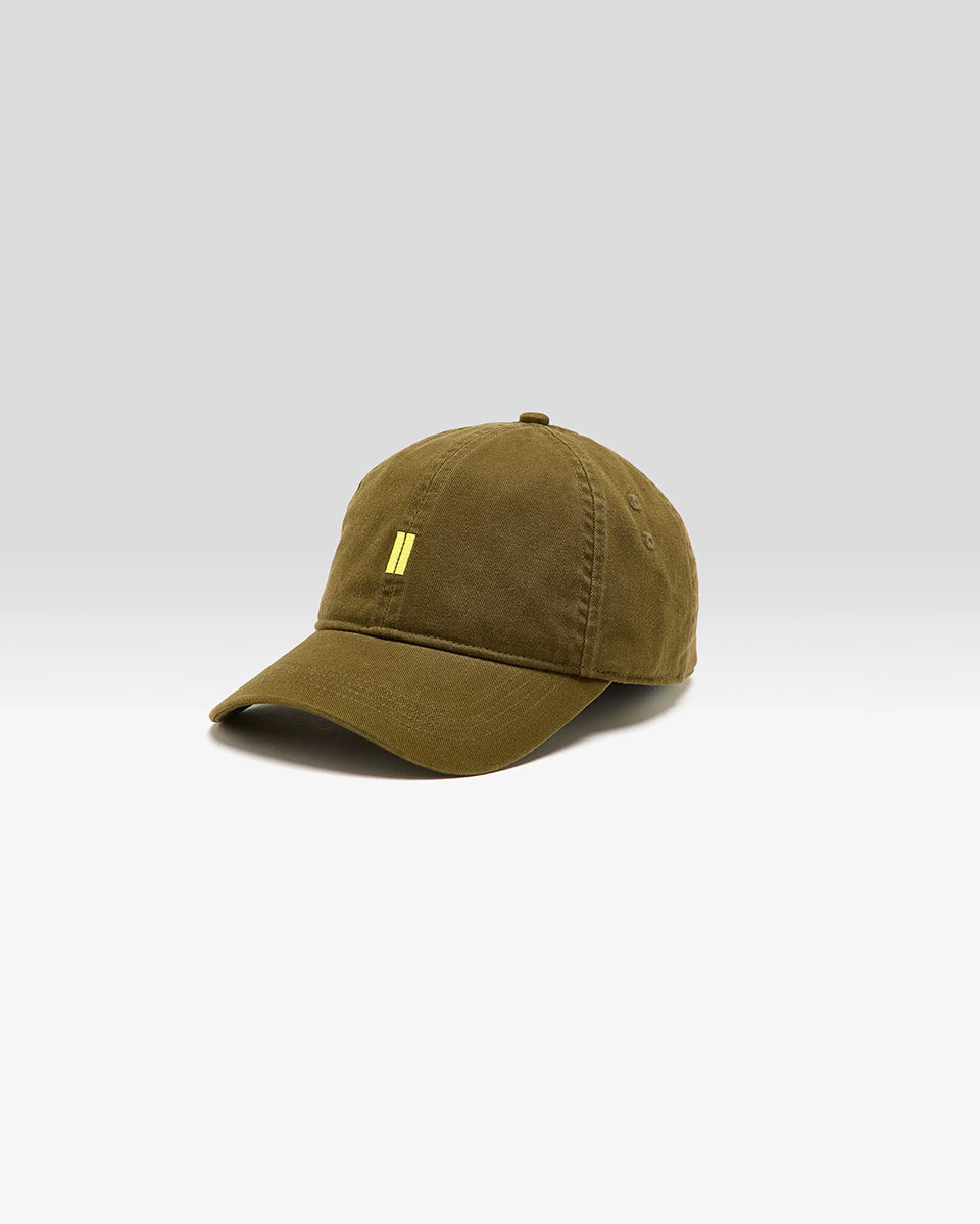 Klasyczna czapka z daszkiem Dacor Military marki BELLEROSE z logo. Regulowana za pomocą paska. Wykonana w 100% z bawełny.