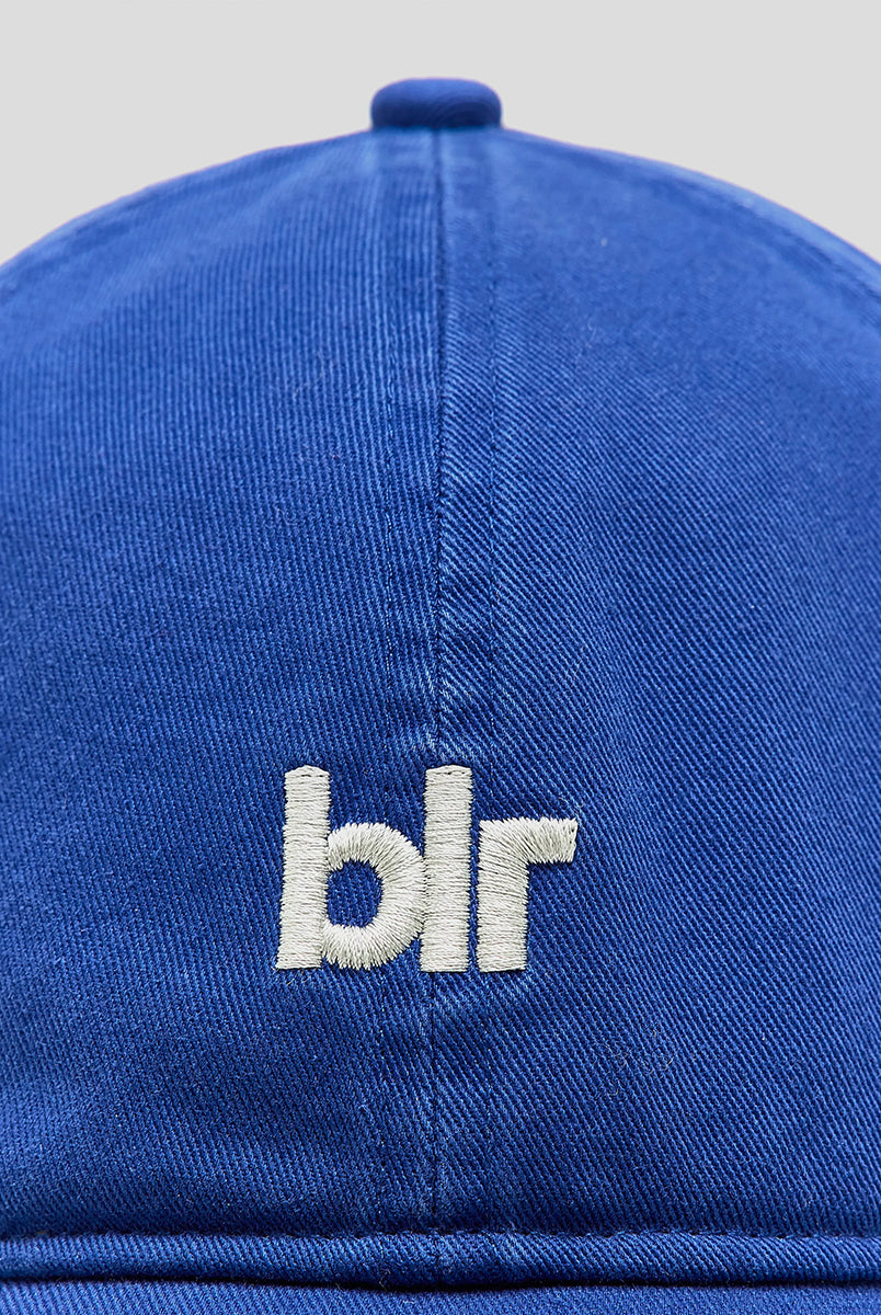 Klasyczna czapka z daszkiem Dacor Worker marki BELLEROSE z logo. Regulowana za pomocą paska. Wykonana w 100% z bawełny.