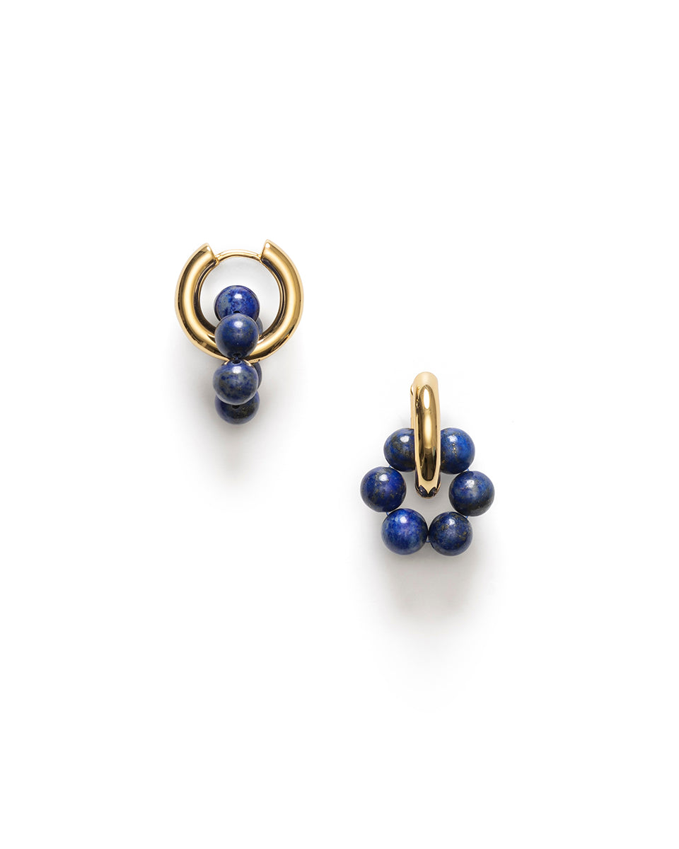 Okrągłe kolczyki Deep Blue Hoops Anni Lu wykonane z pozłacanego mosiądzu oraz lapis lazuri. Idealne zarówno na plażę jak i na eleganckie, wieczorne przyjęcie.
Kolczyki nie podlegają zwrotom ani wymianom ze względów higienicznych