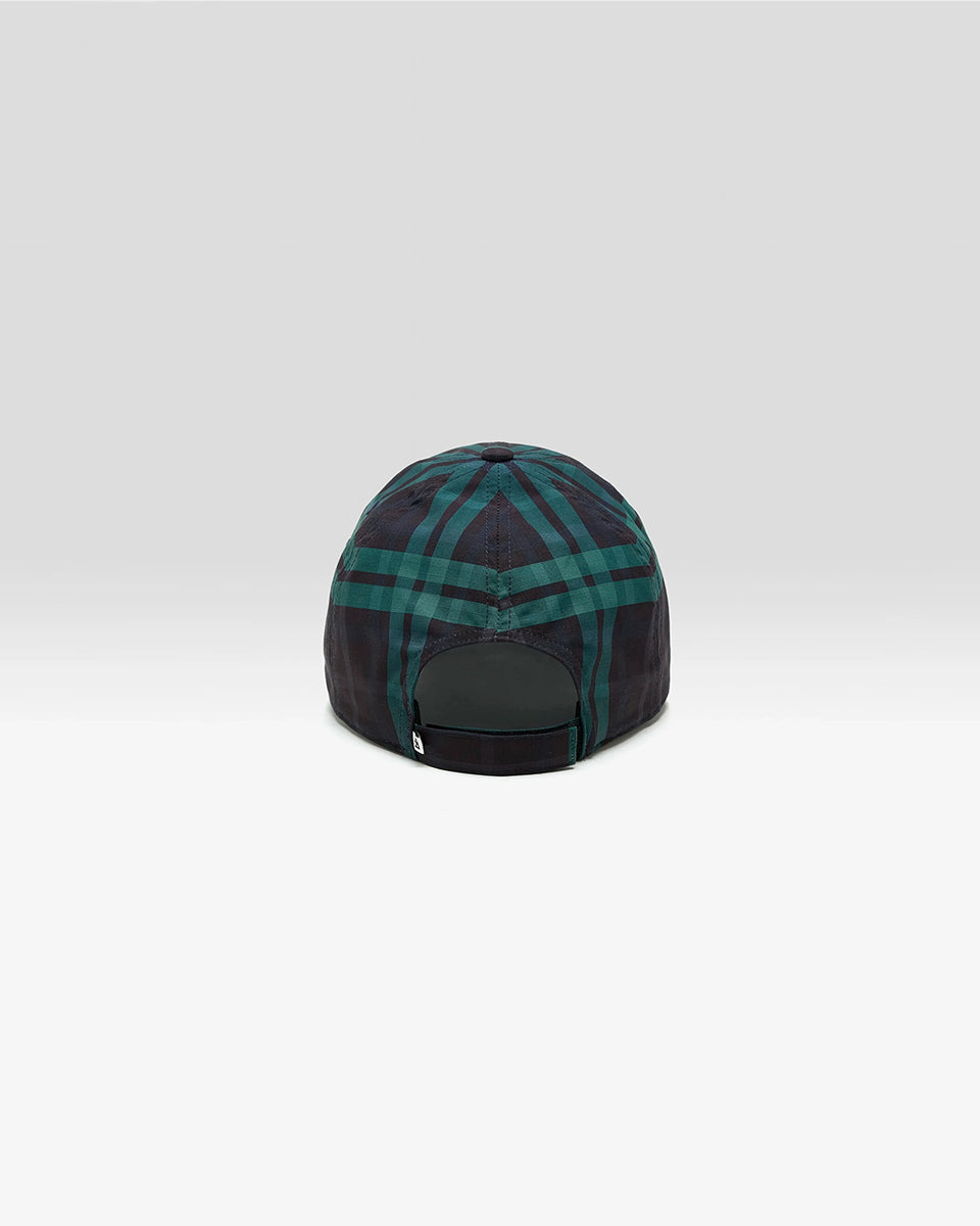 Klasyczna czapka bejsbolówka Delcro Plaid marki BELLEROSE w czarno-granatowo-zieloną kratę, z haftowanym logo marki i regulowanym paskiem na rzep. 