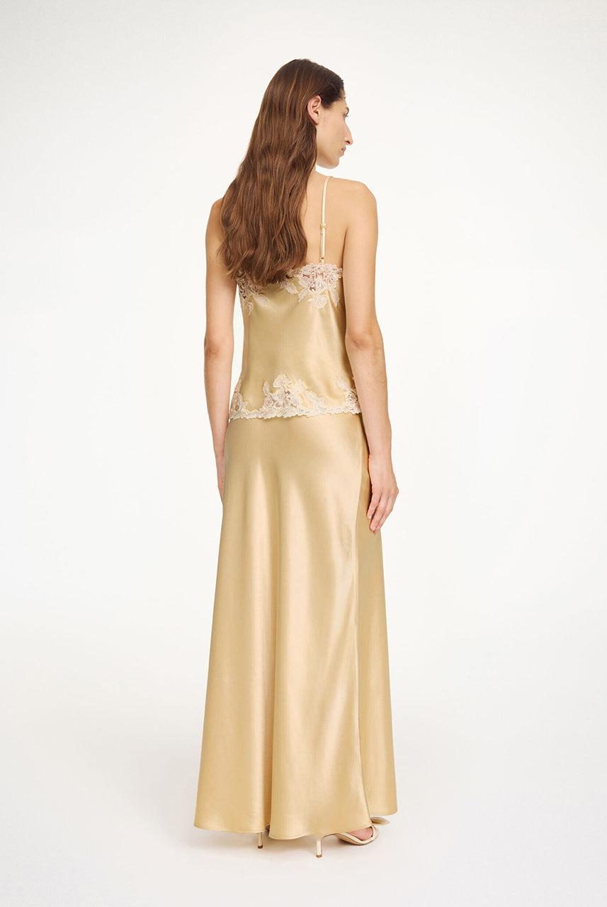 Romantyczna, satynowa, maxi spódnica Erika Vanilla Cream By Malene Birger z koronkowymi detalami w stylu vintage, zapięciem na zamek błyskawiczny i haftkę. Posiada efektowne rozcięcie z przodu. Wykonana z niezwykle miękkiej, szybko schnącej i wygodnej w noszeniu tkaniny.
-Koronkowe wykończenia
-Rozcięcie z przodu
-Zamów spódnicę w swoim standardowym rozmiarze