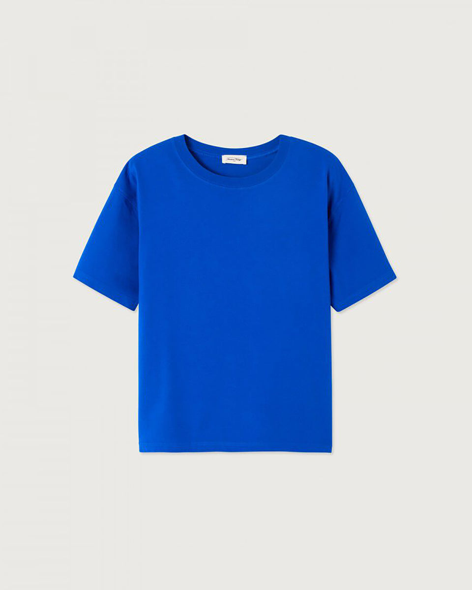Luźny, oversizowy, prosty t-shirt FIZ02 American Vintage z krótkim, szerokim rękawem i okrągłym dekoltem. Wykonany z grubej, mięsistej bawełny.
-Jeśli chcesz uzyskać oversizowy efekt jak ten zaprezentowany na modelce - zamów t-shirt w swoim normalnym rozmiarze. Jeśli chcesz żeby był nieco bardziej przylegający - zamów koszulkę w mniejszym rozmiarze.