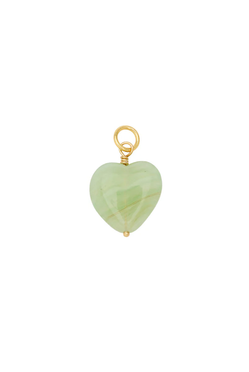 Szklana zawieszka w kształcie serca French Grande Heart Pico Copenhagen. Zawieś ją na ulubionym łańcuszku, okrągłym kolczyku lub bransoletce. Łącz dowolnie z innymi zawieszkami. 
