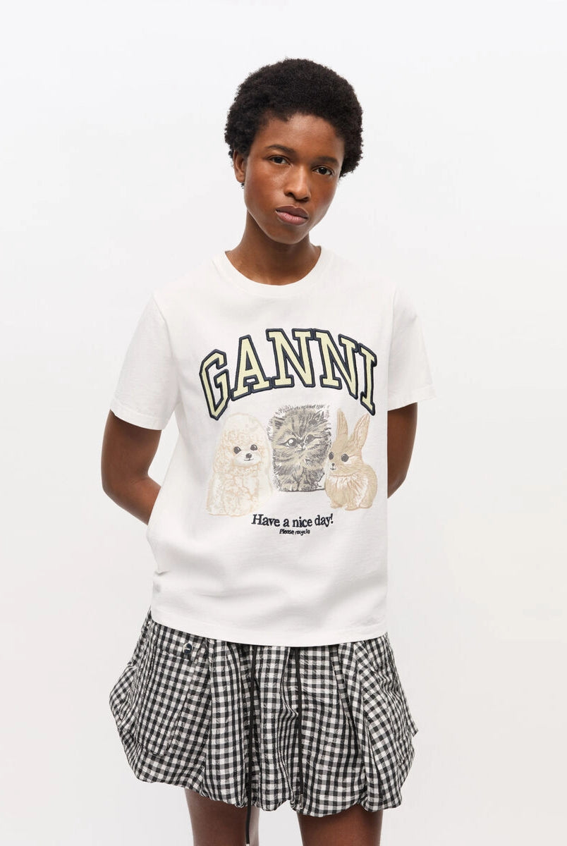 Luźny, bawełniany, biały t-shirt 4238 BASIC COTTON JERSEY ANIMAL GANNI z okrągłym dekoltem i krótkim, szerokim rękawem. Z przodu posiada grafikę uroczych zwierzątek, napis 'Have a nice day' oraz logo GANNI.