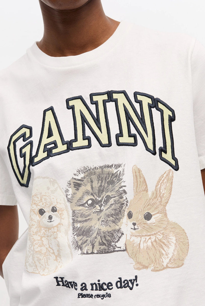 Luźny, bawełniany, biały t-shirt 4238 BASIC COTTON JERSEY ANIMAL GANNI z okrągłym dekoltem i krótkim, szerokim rękawem. Z przodu posiada grafikę uroczych zwierzątek, napis 'Have a nice day' oraz logo GANNI.