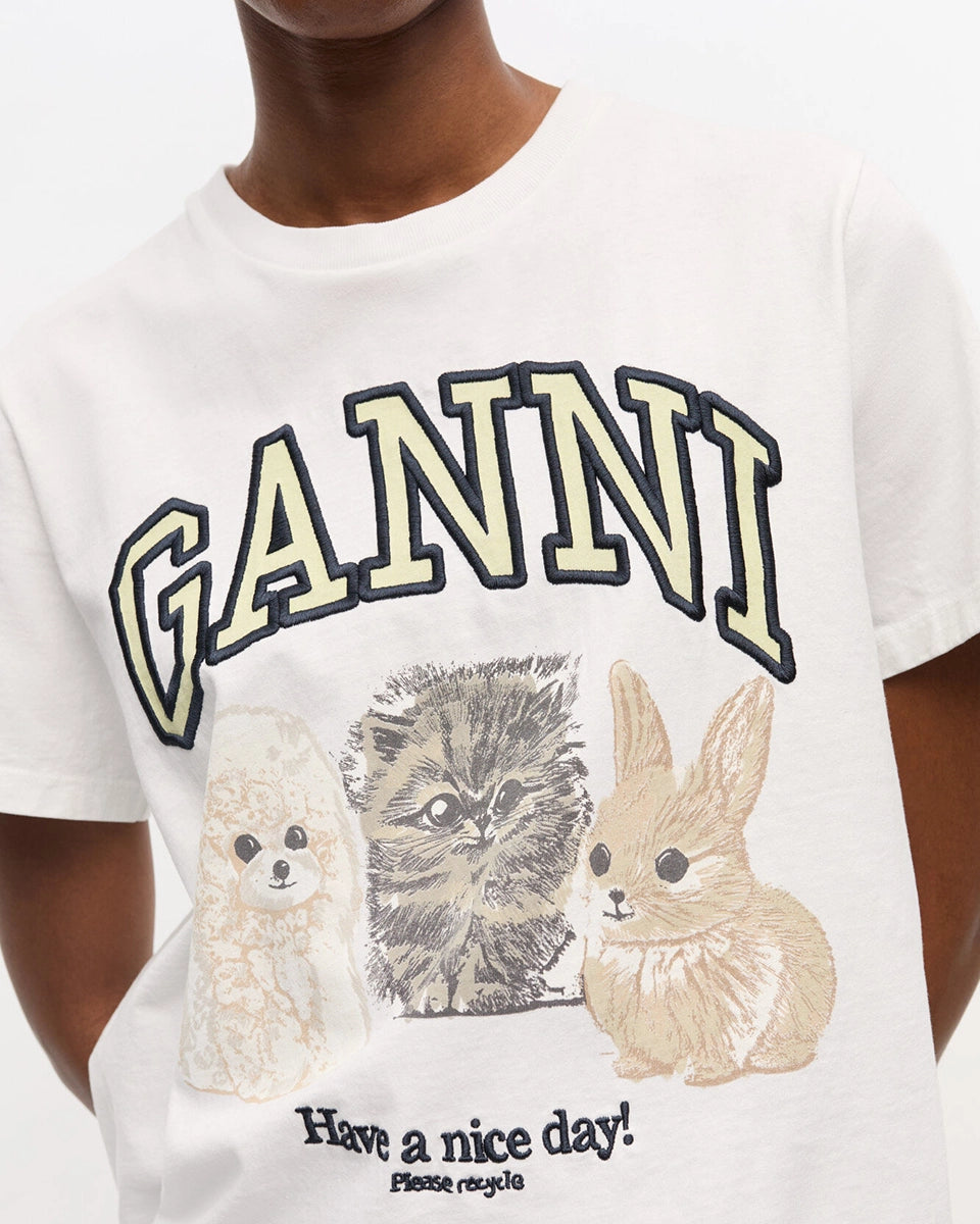 Luźny, bawełniany, biały t-shirt 4238 BASIC COTTON JERSEY ANIMAL GANNI z okrągłym dekoltem i krótkim, szerokim rękawem. Z przodu posiada grafikę uroczych zwierzątek, napis 'Have a nice day' oraz logo GANNI.