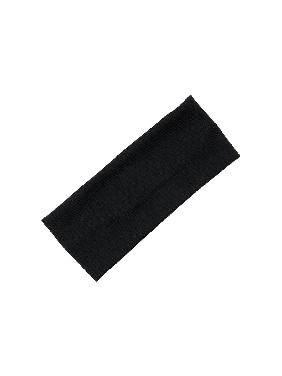 Opaska Gigi Black Pico Copenhagen to elegancki i funkcjonalny element garderoby.
Akcesoria do włosów nie podlegają zwrotowi ani wymianie ze względów higienicznych.