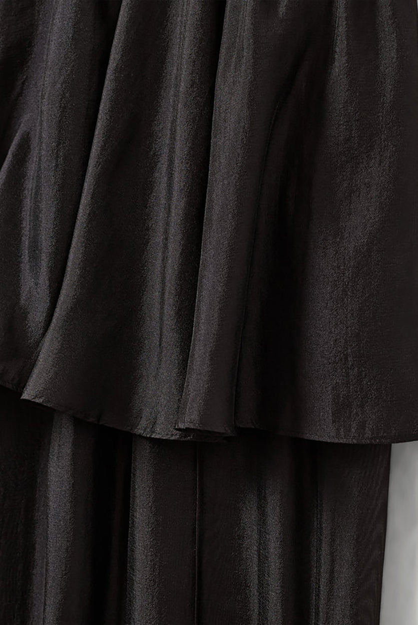 Luźne, proste spodnie Gilian Peplum Black marki The Garment z szerokimi nogawkami i elastyczną gumką. Najbardziej charakterystycznym elementem jest doszyta w pasie baskinka. Materiał jest półtransparentny, co nadaje spodniom eterycznego, nowoczesnego charakteru. Wykonane z tkaniny z wiskozą.
-Baskinka doszyta w pasie
-Luźny, prosty krój
-Zamów spodnie w swoim standardowym rozmiarze