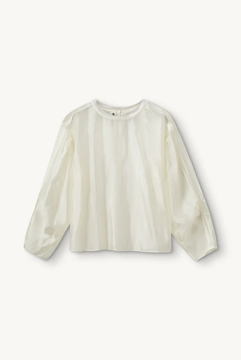Luźna, kremowa bluzka Gilian Cream marki The Garment z okrągłym dekoltem i szerokimi rękawami o obniżonej linii ramion, zakończone mankietami. Z tyłu widoczne jest eleganckie wycięcie w kształcie łezki, zapinane na guzik. Bluzka wykonana jest z bardzo cienkiego, półtransparentnego materiału o delikatnym połysku.
-Luźny krój
-Cienki materiał o delikatnym połysku
-Zamów bluzkę w swoim standardowym rozmiarze 