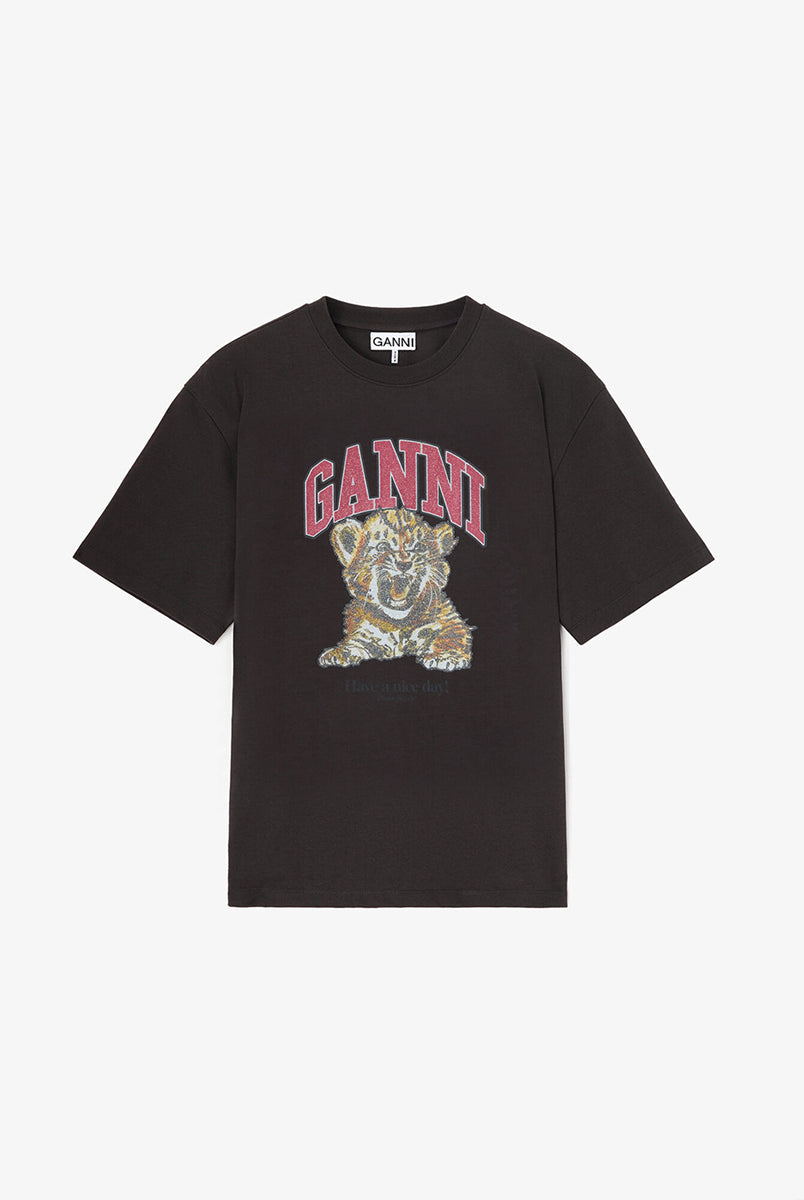 Oversizowy, ciemnoszary, bawełniany T-shirt Tiger Caviar GANNI Phantom z okrągłym dekoltem i krótkim, szerokim rękawem. Z przodu posiada kryształkową grafikę tygrysa oraz kryształkowe logo GANNI. Wykonany z grubej i miękkiej bawełny organicznej. Idealny z jeansami lub spódnicą.
-100% bawełna organiczna
-Fason OVERSIZE - jeśli chcesz uzyskać oversizowy efekt zamów koszulkę w swoim standardowym rozmiarze. Jeśli chcesz żeby był luźny, ale nieco bardziej przylegający - zamów go w mniejszym rozmiarze