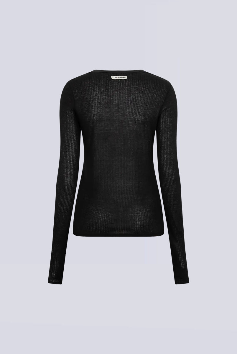 Minimalistyczny, czarny longsleeve Hudson Love Stories wykonany z miękkiej i prześwitującej tkaniny tkaniny. Posiada dekolt zapinany na guziczki i przylegający do ciała fason.
-Przylegający fason
-Zamów longsleeve w swoim normalnym rozmiarze