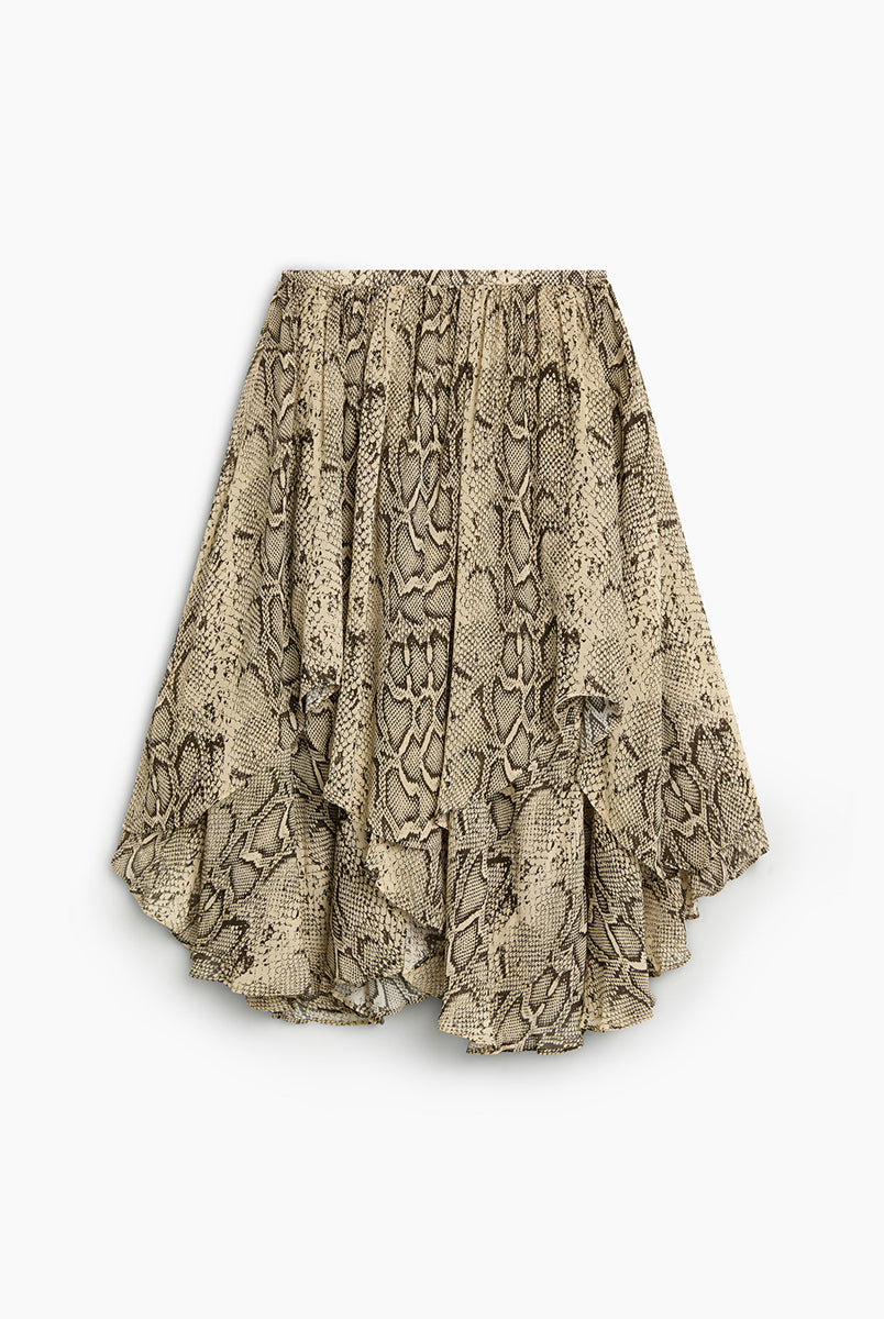 Efektowna, midi spódnica Isley TNS Snake Print wyróżnia się wężowym printem, który łączy w sobie odcienie beżu, brązu, szarości i czerni. Posiada luźny, zwiewny krój z efektownymi kaskadowymi falbanami i asymetrycznym dołem, co nadaje jej dynamicznej objętości oraz lekkości w ruchu. Model ten ma wygodny, elastyczny pas, który subtelnie marszczy materiał u góry. Dzięki warstwowej budowie spódnica pięknie faluje się i stanowi wyrazisty element każdej stylizacji.
-Długość midi
-Asymetryczny krój
-Falbany