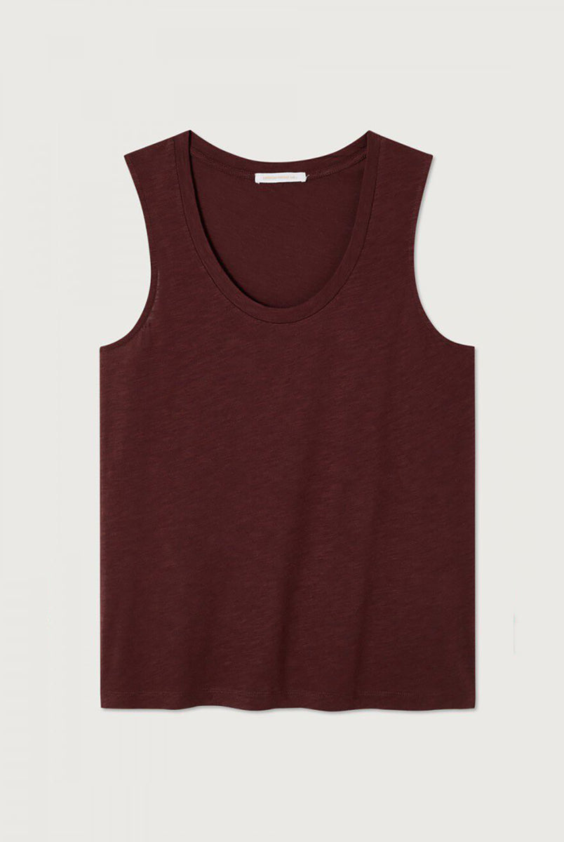 Luźny tank top JAC47 American Vintage Pourpre Vintage na szerokich ramiączkach z okrągłym dekoltem. Wykonany z cienkiej i miękkiej tkaniny z bawełną i wiskozą.
-Prosty krój
-Luźny fason
-Zamów top w swoim normalnym rozmiarze