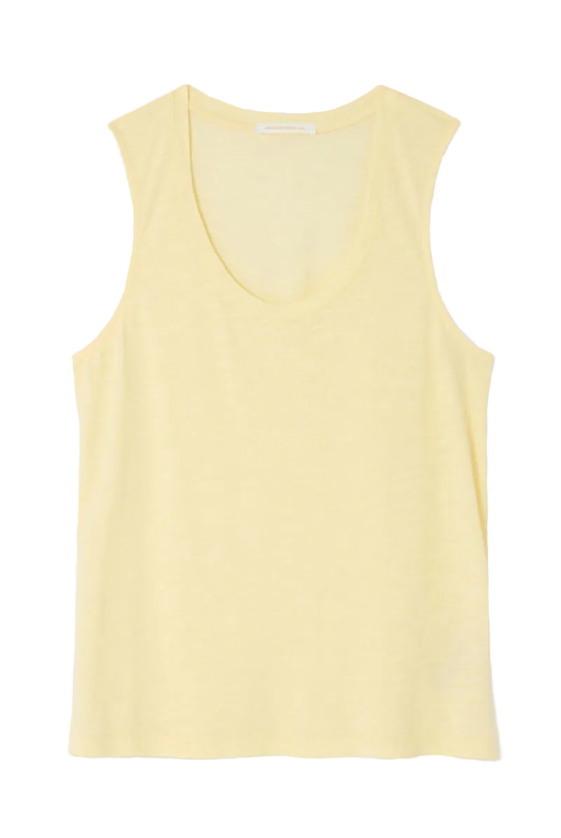 Luźny tank top JAC47 American Vintage Vanille Vinta na szerokich ramiączkach z okrągłym dekoltem. Wykonany z cienkiej i miękkiej tkaniny z bawełną i wiskozą.
-Prosty krój
-Luźny fason
-Zamów top w swoim normalnym rozmiarze