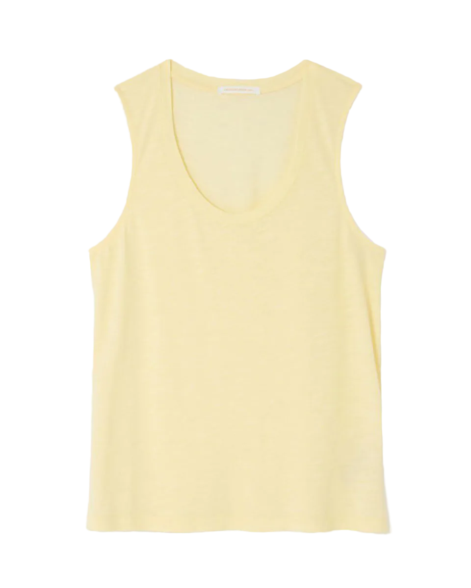 Luźny tank top JAC47 American Vintage Vanille Vinta na szerokich ramiączkach z okrągłym dekoltem. Wykonany z cienkiej i miękkiej tkaniny z bawełną i wiskozą.
-Prosty krój
-Luźny fason
-Zamów top w swoim normalnym rozmiarze