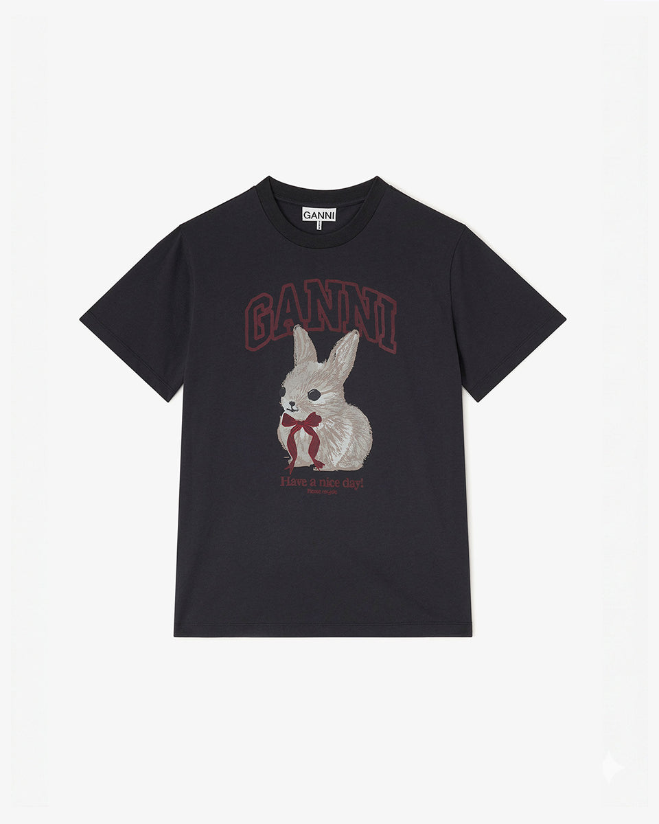 Luźny, bawełniany, ciemnoszary t-shirt BASIC COTTON JERSEY Grey Bunny GANNI z okrągłym dekoltem i krótkim, szerokim rękawem. Z przodu posiada grafikę z uroczym króliczkiem oraz logo GANNI. Wykonany z miękkiej bawełny organicznej. Idealny z jeansami lub spódnicą.
-Luźny fason
-Miękka bawełna organiczna
-Zamów t-shirt w swoim standardowym rozmiarze. Jeśli chcesz, żeby był bardziej oversizowy - zamów go w większym rozmiarze.